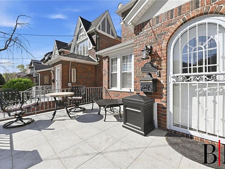 Listing photo 4