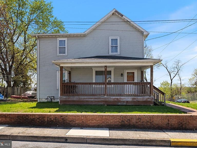 Listing photo 2