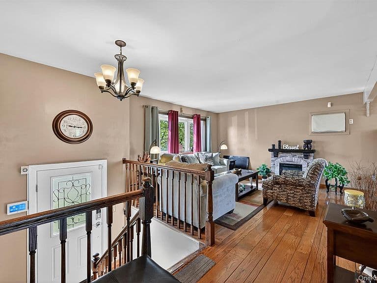 Listing photo 4