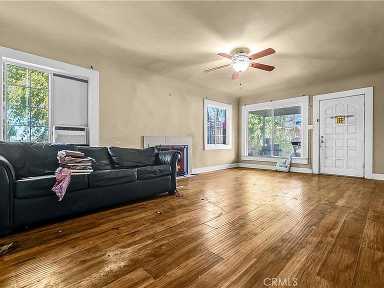 Listing photo 3