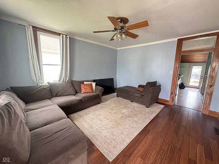 Listing photo 4