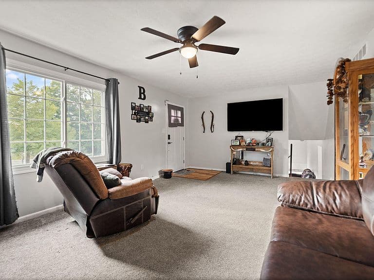Listing photo 5