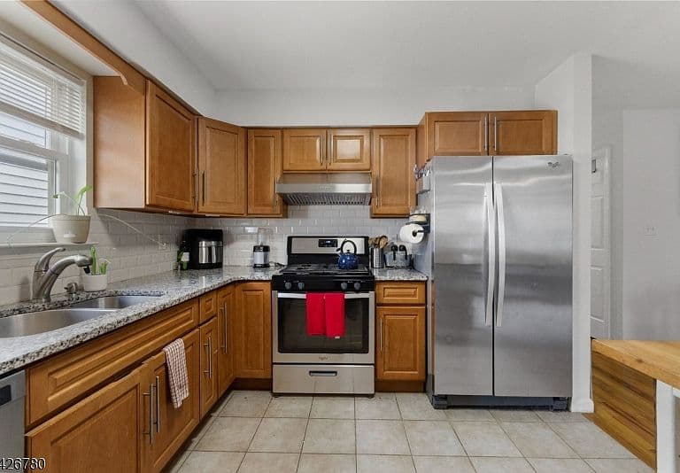 Listing photo 4