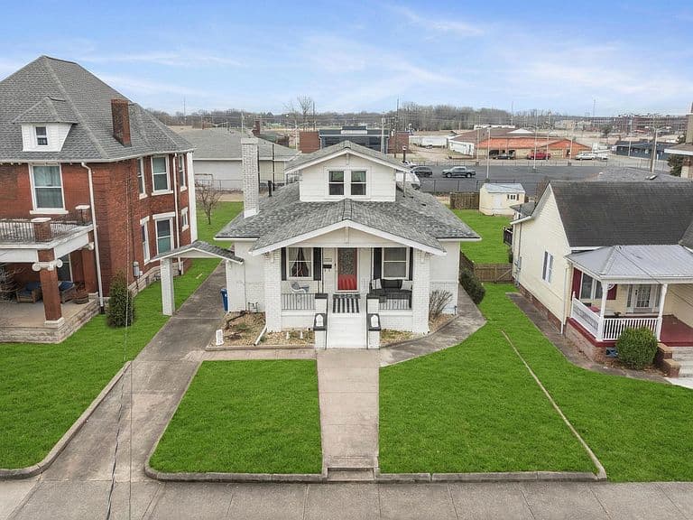 Listing photo 2