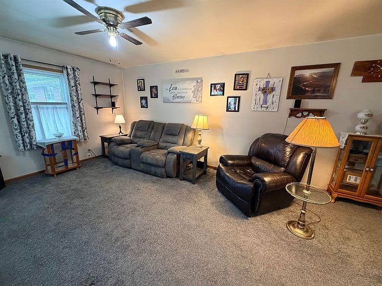 Listing photo 2