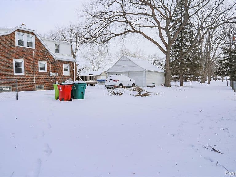 Listing photo 4