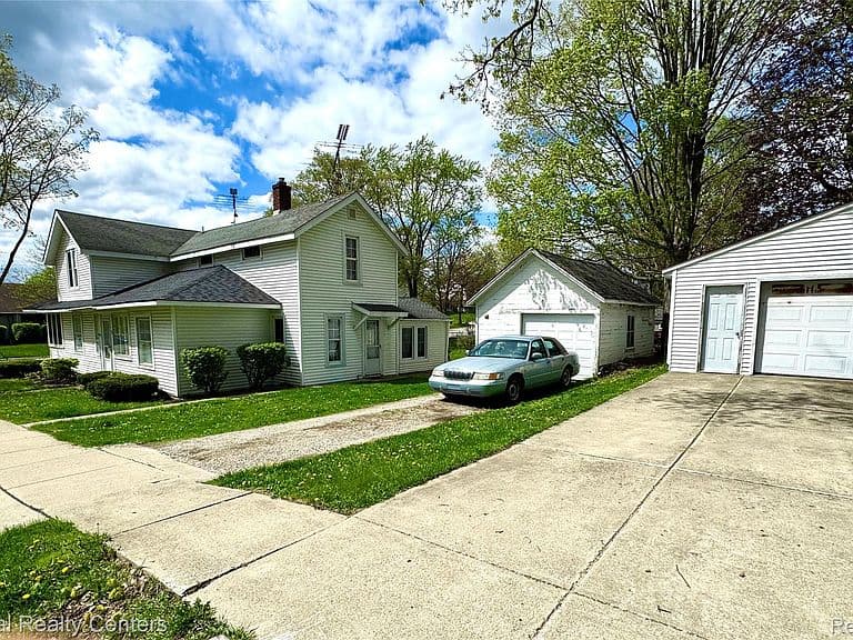 Listing photo 2