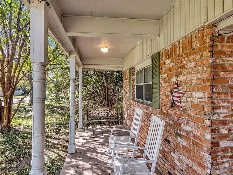 Listing photo 4