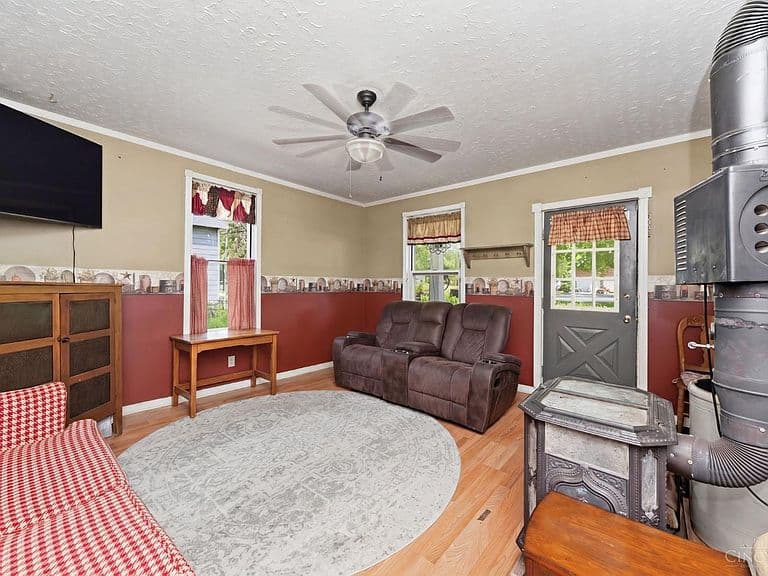 Listing photo 3