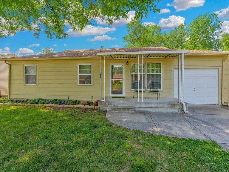 Listing photo 2