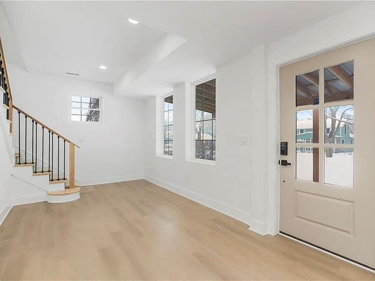 Listing photo 5