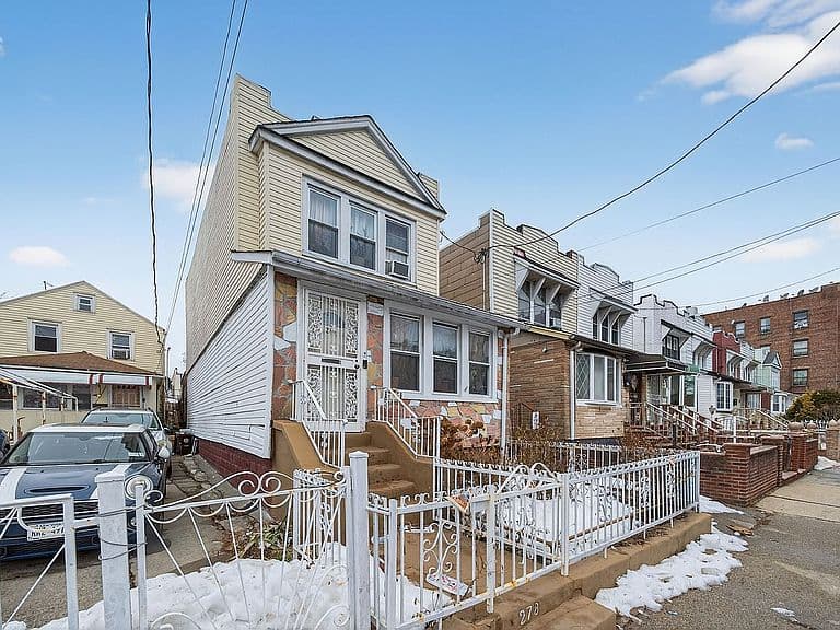 Listing photo 3