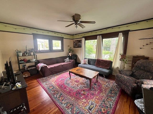 Listing photo 4