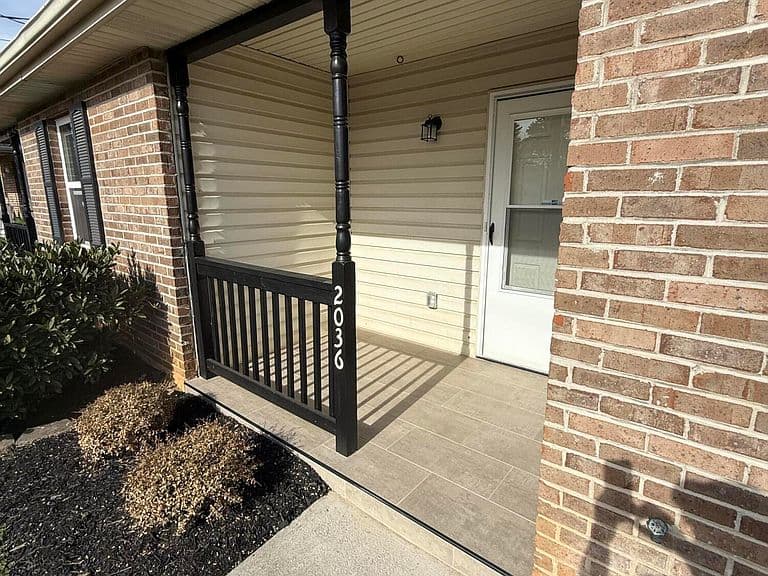 Listing photo 2