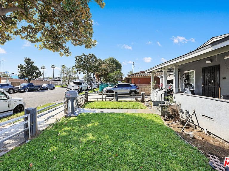 Listing photo 5