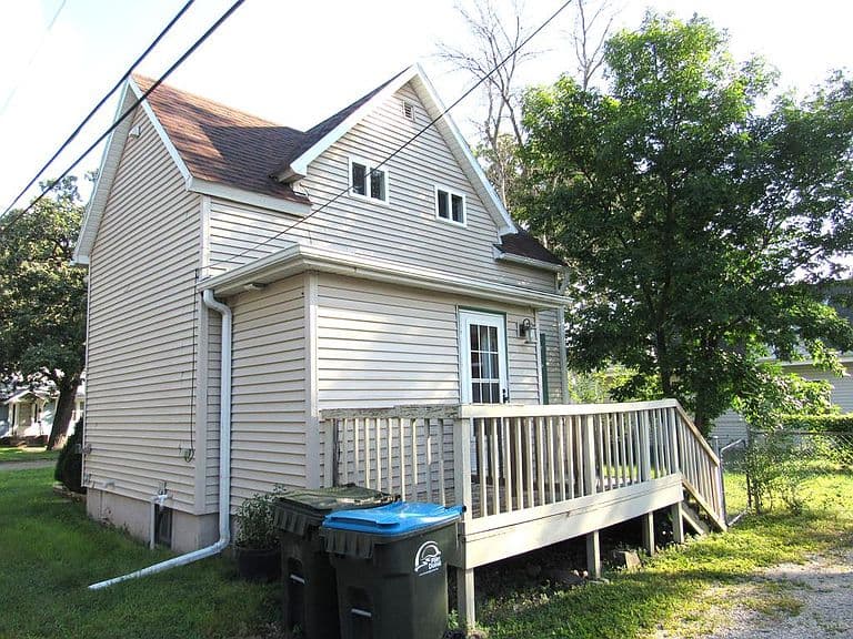Listing photo 2