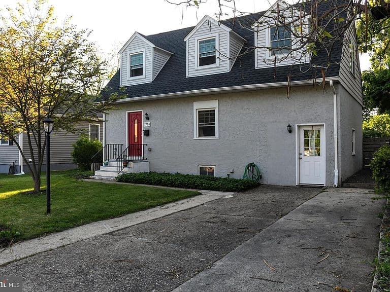 Listing photo 2