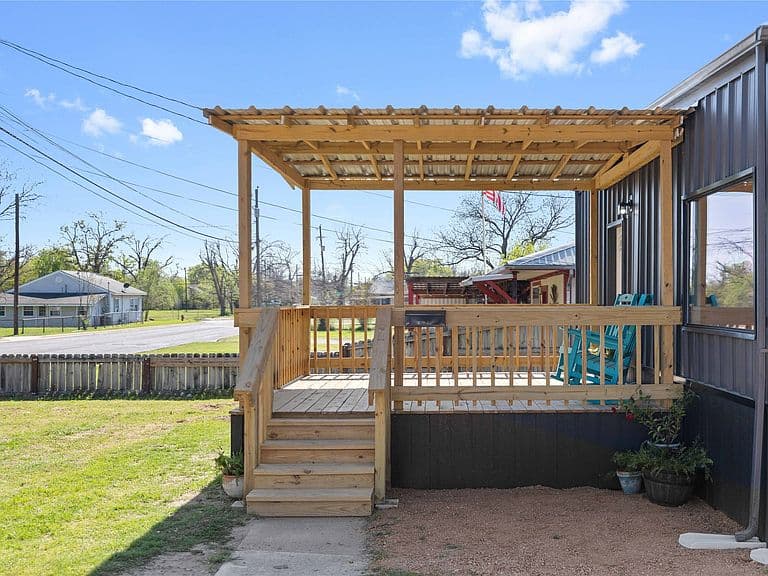 Listing photo 4