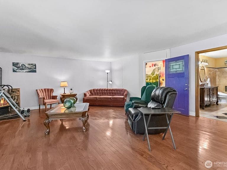 Listing photo 5