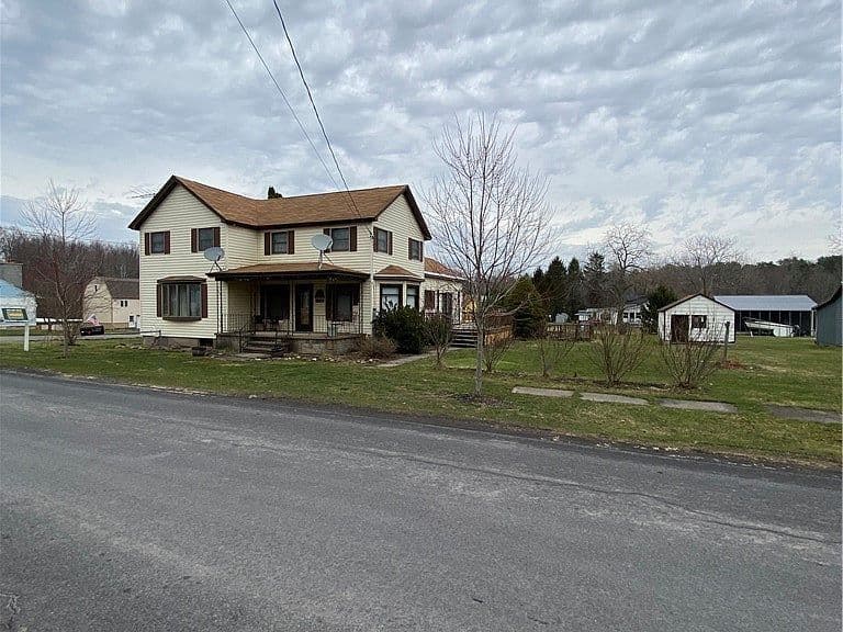 Listing photo 2