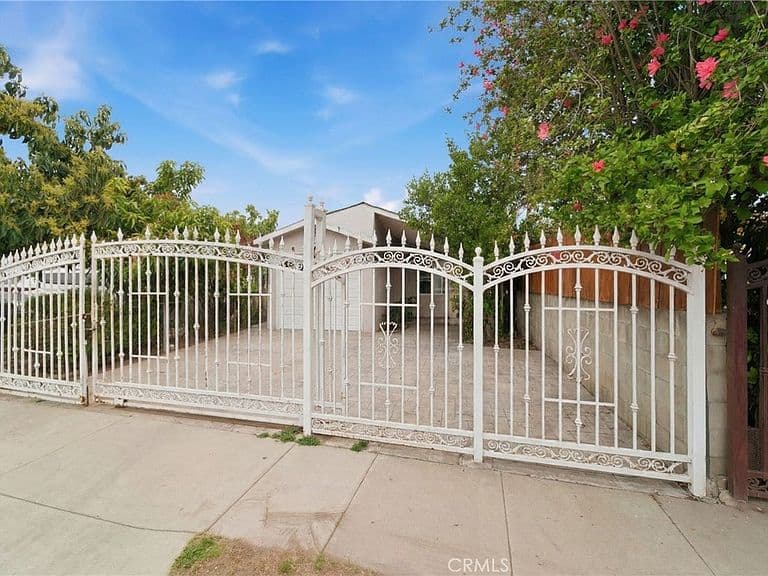 Listing photo 5