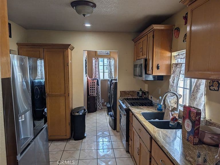 Listing photo 5