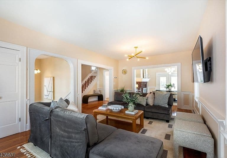 Listing photo 3
