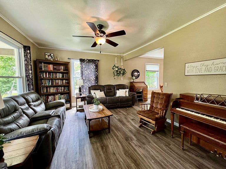 Listing photo 4