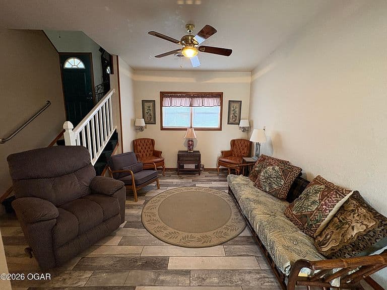 Listing photo 3