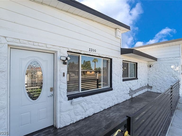 Listing photo 5