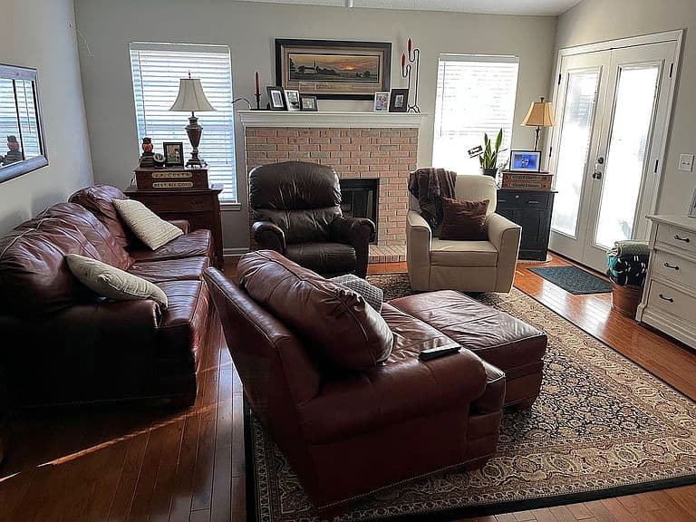 Listing photo 2