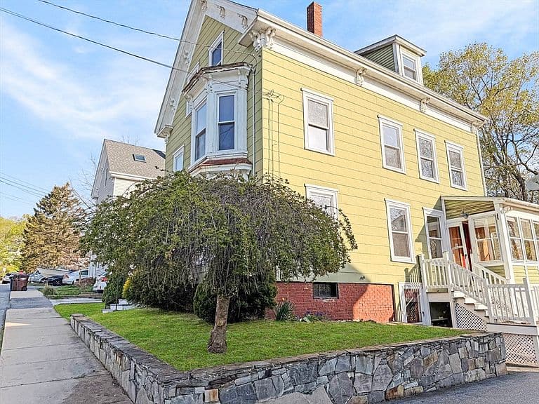 Listing photo 2