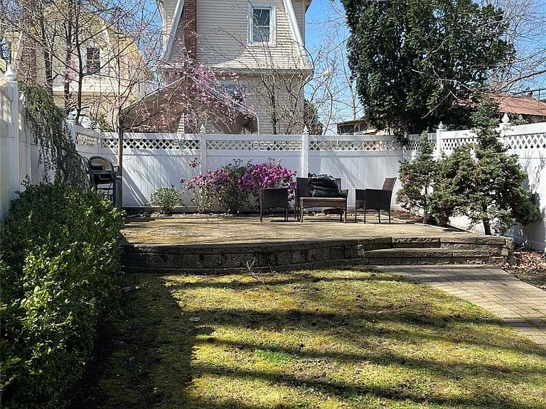 Listing photo 5