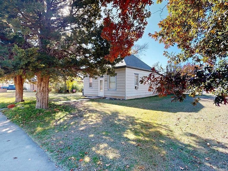 Listing photo 2