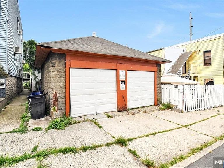 Listing photo 4