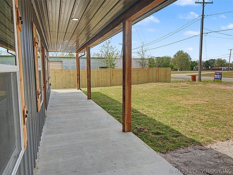 Listing photo 3