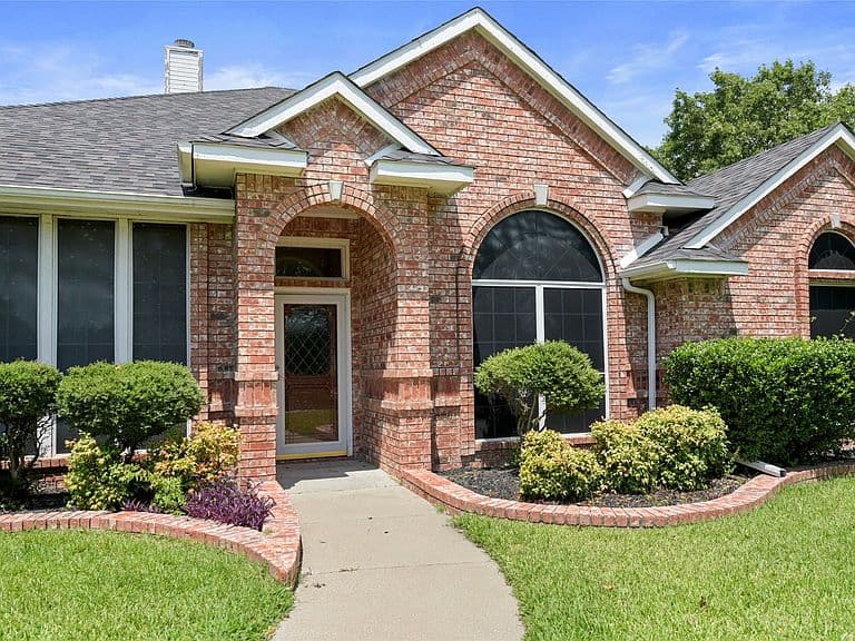 Listing photo 3