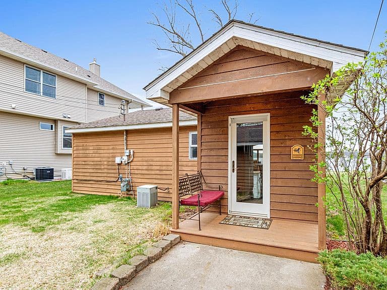 Listing photo 2