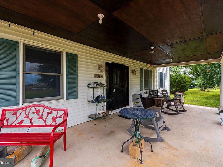 Listing photo 2