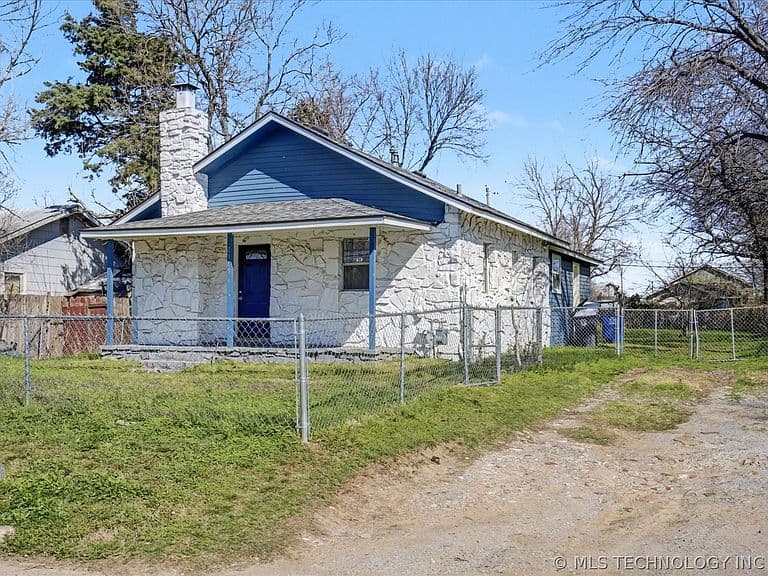 Listing photo 3