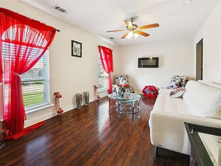 Listing photo 4