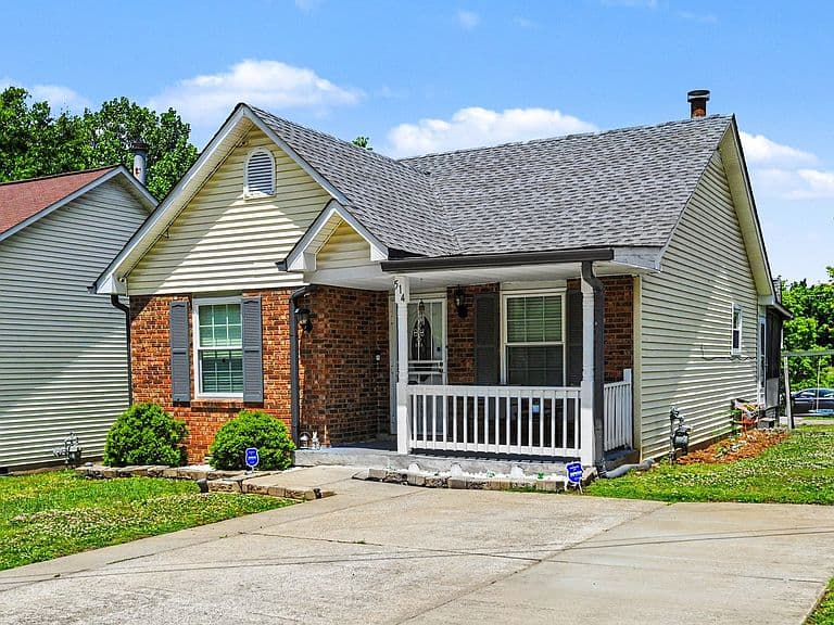 Listing photo 2