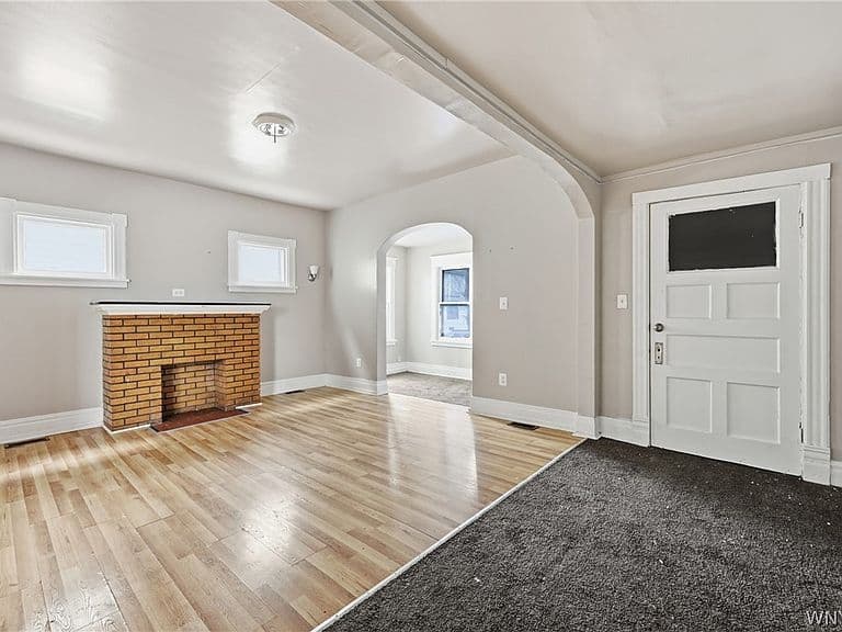 Listing photo 3