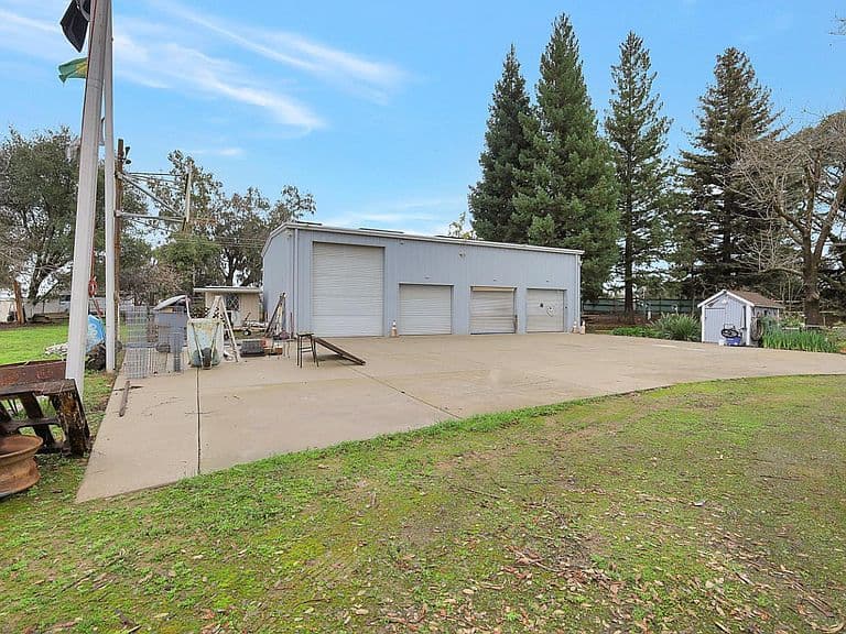 Listing photo 5