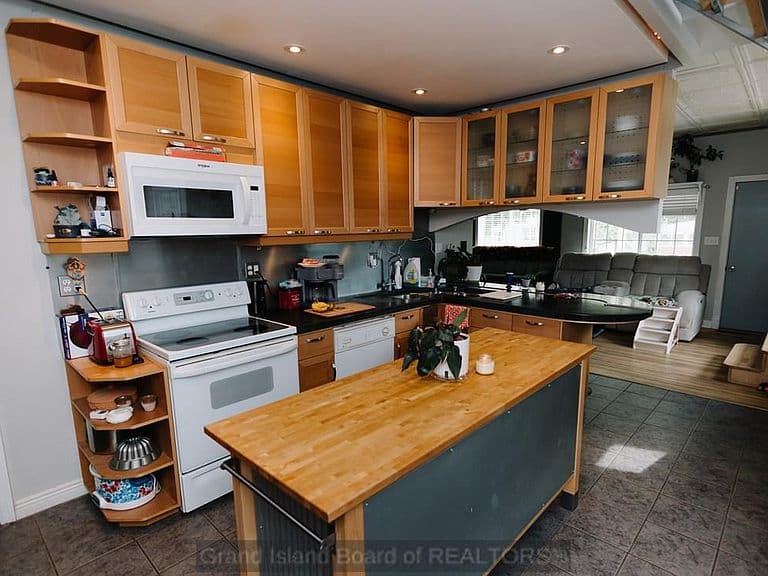 Listing photo 3