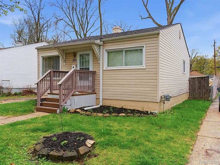 Listing photo 3