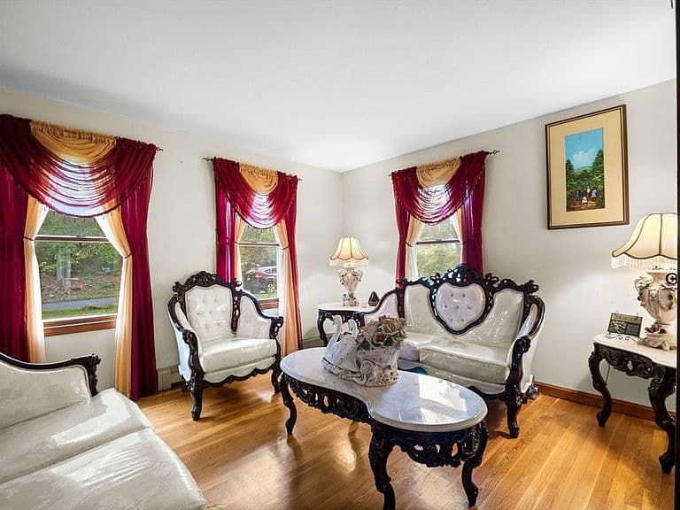 Listing photo 4