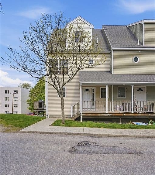 Listing photo 2