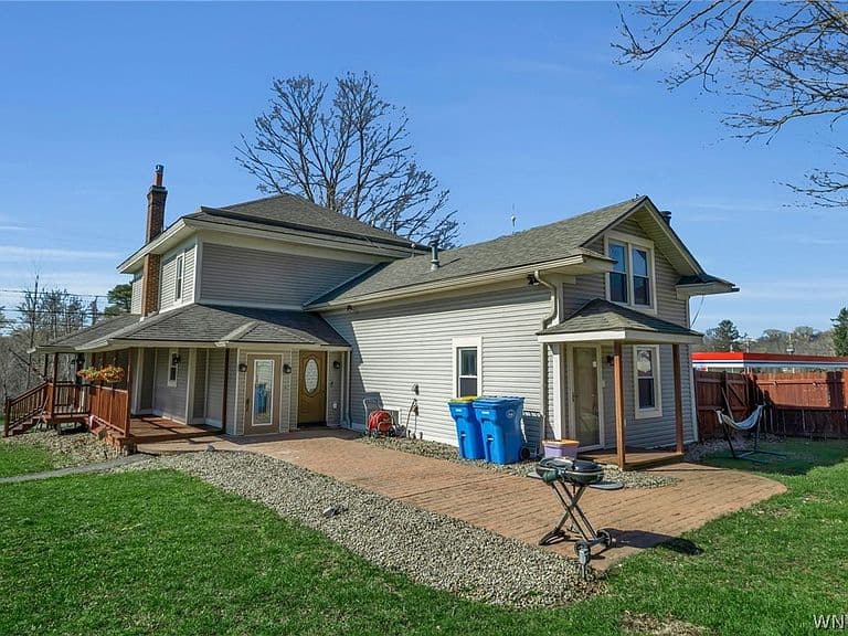 Listing photo 3