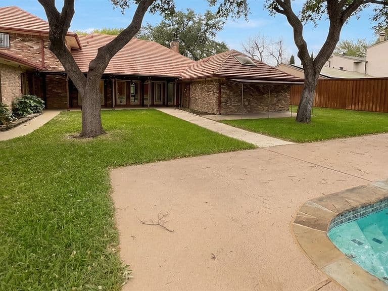 Listing photo 3